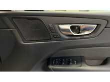 Volvo XC60 h T6 Plus Black Edition - U13948