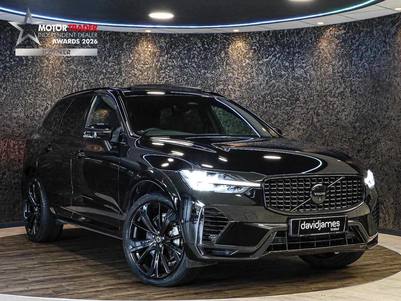 Volvo XC60 h T6 Plus Black Edition - U13948