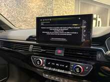 Audi A4 Avant TFSI Black Edition - U13984