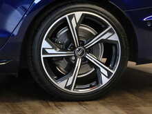 Audi A4 Avant TFSI Black Edition - U13984
