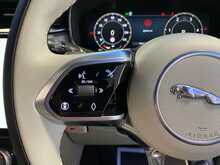 Jaguar F-PACE D200 MHEV R-Dynamic SE Black - U14011