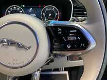 Jaguar F-PACE D200 MHEV R-Dynamic SE Black - U14011