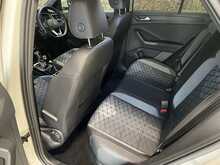 Volkswagen T-Roc TSI R-Line - U14017