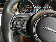 Jaguar F-Type V6 Chequered Flag - U14019