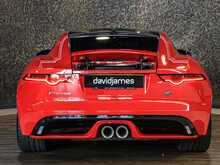 Jaguar F-Type V6 Chequered Flag - U14019