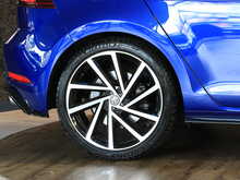 Volkswagen Golf TSI R - U14071