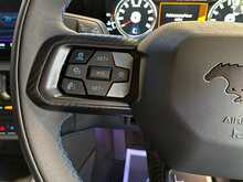 Ford Mustang V8 Dark Horse - U14114