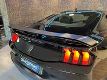 Ford Mustang V8 Dark Horse - U14114