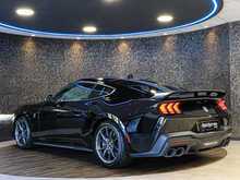 Ford Mustang V8 Dark Horse - U14114