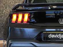 Ford Mustang V8 Dark Horse - U14114