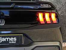 Ford Mustang V8 Dark Horse - U14114