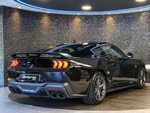 Ford Mustang V8 Dark Horse - U14114