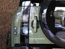 Land Rover Defender 90 D250 MHEV S - U14138