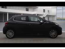 Peugeot 208 PureTech Allure 