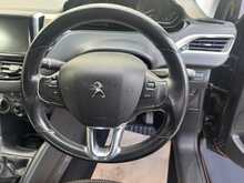 Peugeot 208 PureTech Allure 