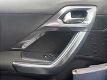 Peugeot 2008 BlueHDi Allure 