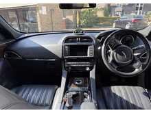Jaguar F-PACE D180 Portfolio 