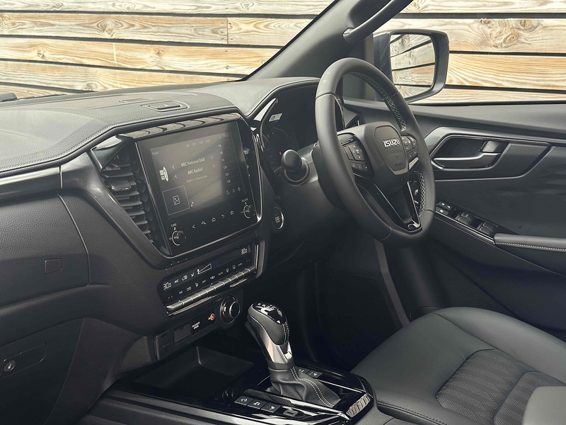 Isuzu D-Max V-Cross Dcb - U8853