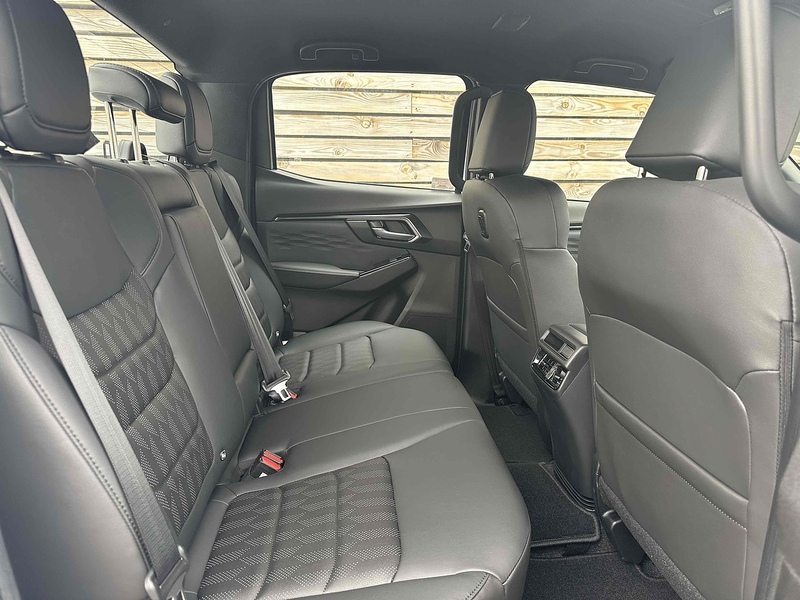 Isuzu D-Max V-Cross Dcb - U8854