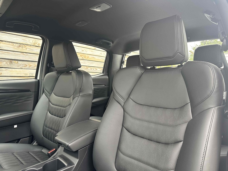 Isuzu D-Max V-Cross Dcb - U8854