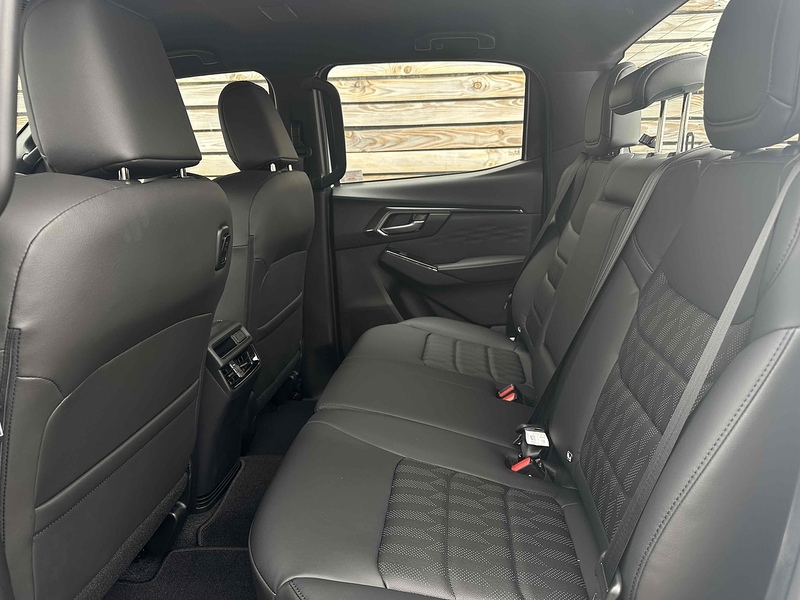 Isuzu D-Max V-Cross Dcb - U8854