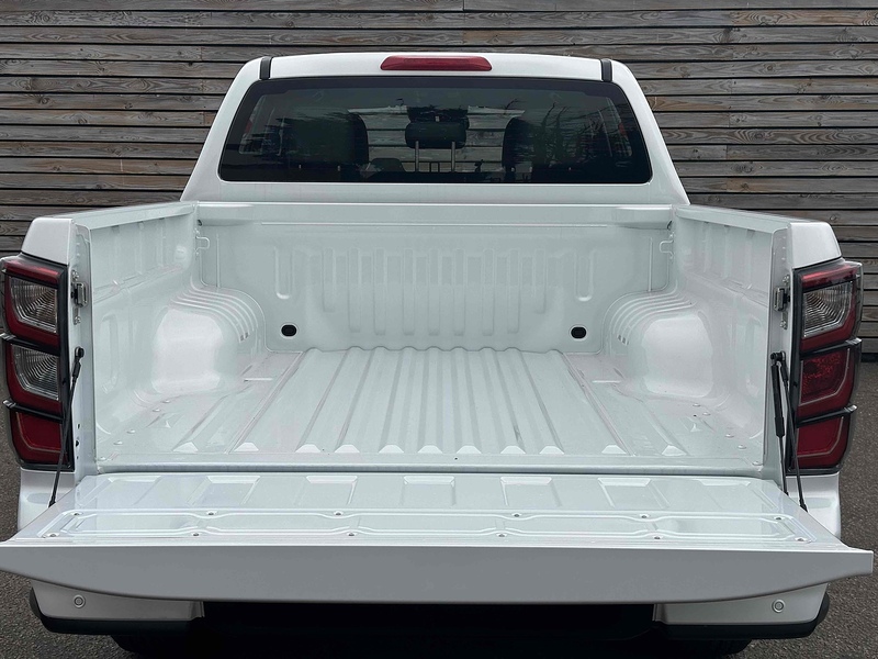 Isuzu D-Max V-Cross Dcb - U8854