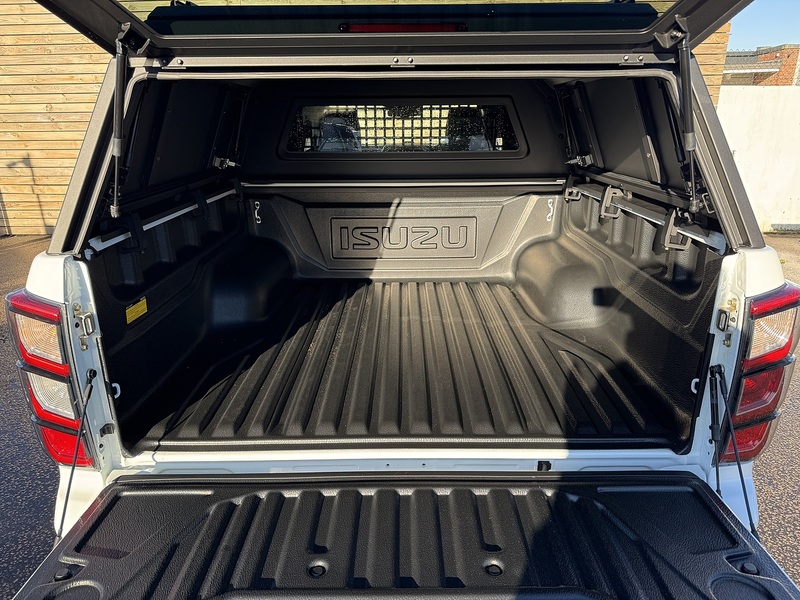 Isuzu D-Max V-Cross Dcb Commercial - U8843