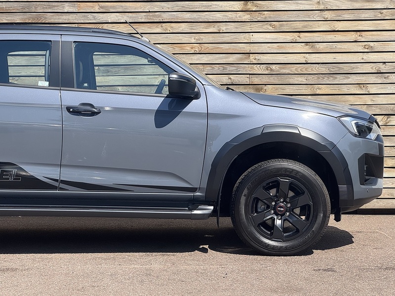 Isuzu D-Max V-Cross STEEL Auto - N856