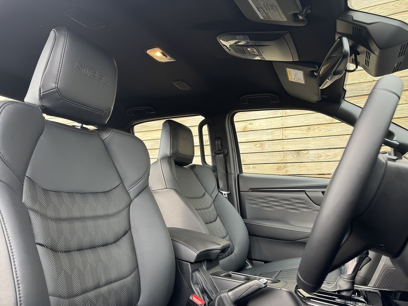Isuzu D-Max V-Cross STEEL Auto - N856