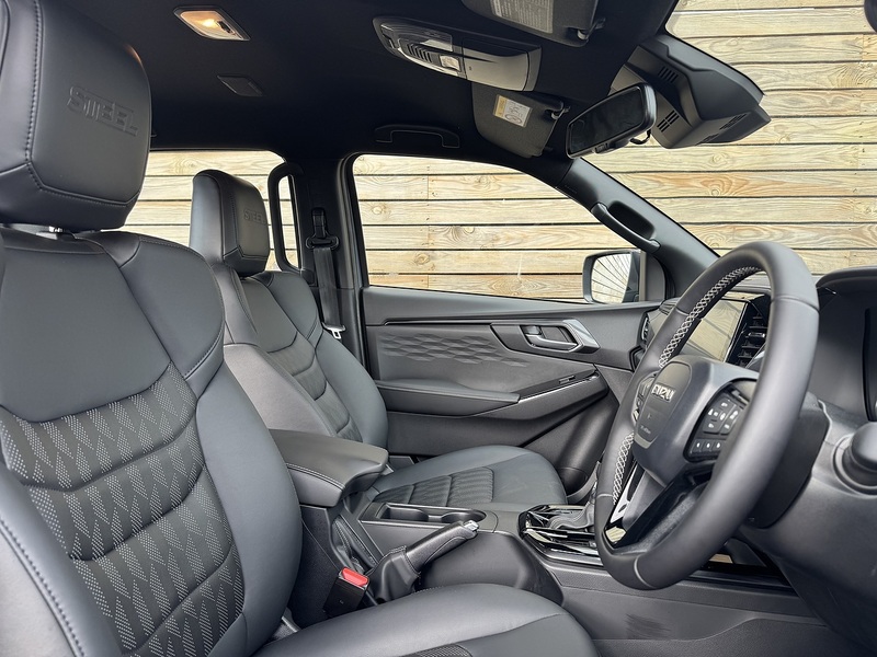 Isuzu D-Max V-Cross STEEL Auto - N856