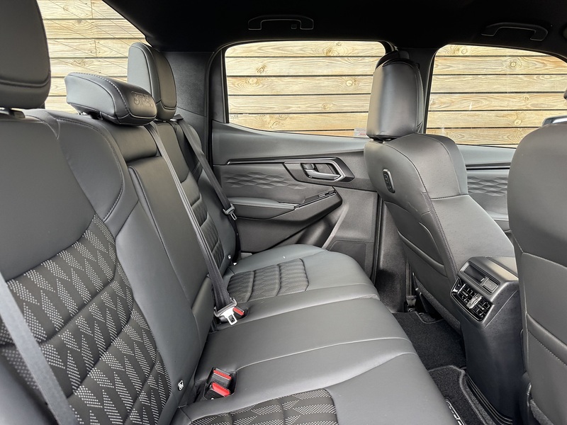 Isuzu D-Max V-Cross STEEL Auto - N856