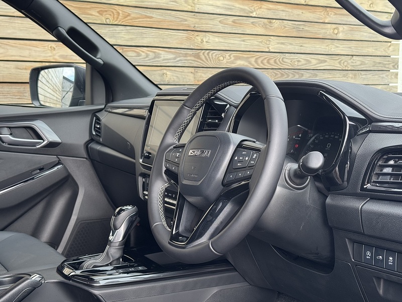 Isuzu D-Max V-Cross STEEL Auto - N856