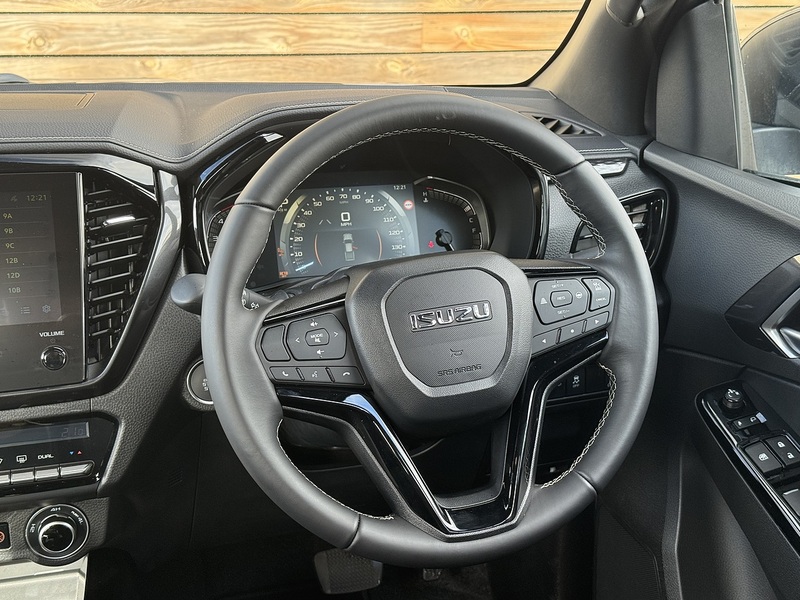 Isuzu D-Max V-Cross STEEL Auto - N856