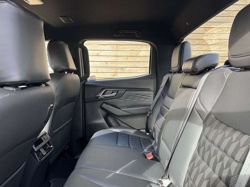 Isuzu D-Max V-Cross STEEL Auto - N856