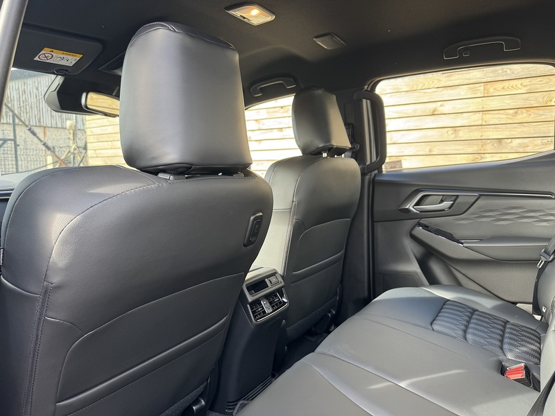 Isuzu D-Max V-Cross STEEL Auto - N856