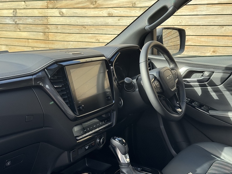 Isuzu D-Max V-Cross STEEL Auto - N856