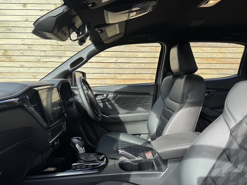 Isuzu D-Max V-Cross STEEL Auto - N856
