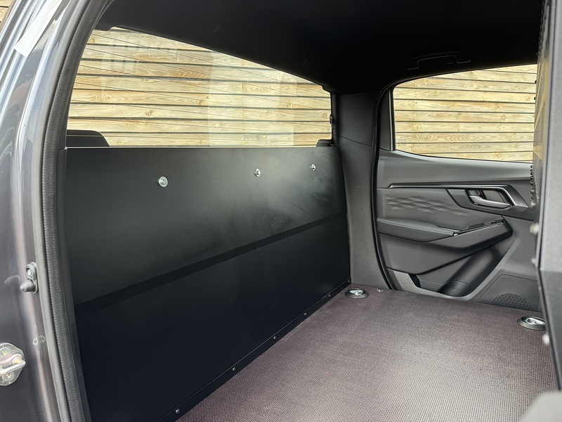 Isuzu D-Max V-Cross Commercial Automatic - N894