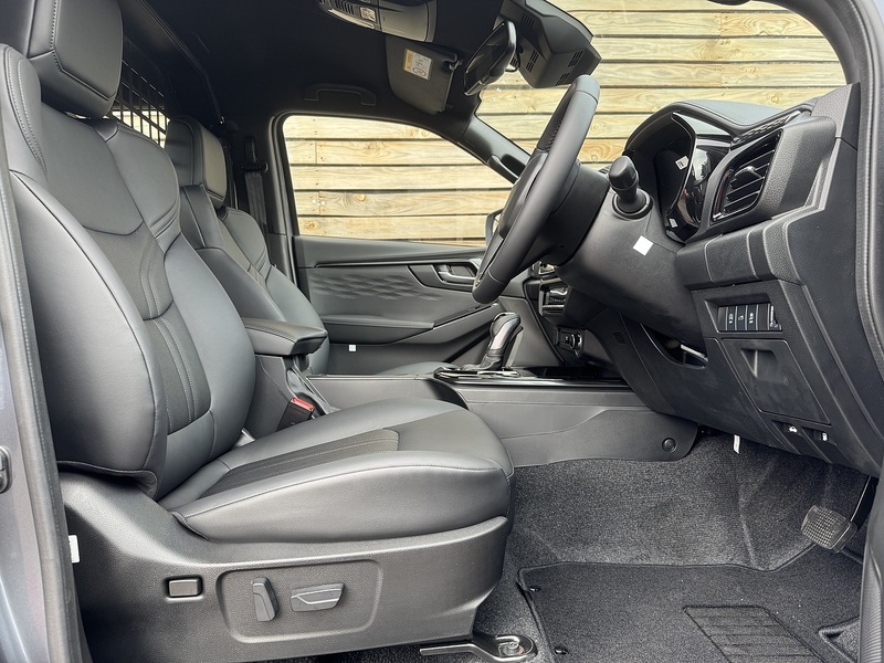 Isuzu D-Max V-Cross Commercial Automatic - N894