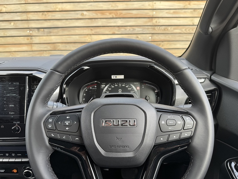 Isuzu D-Max V-Cross Commercial Automatic - N894