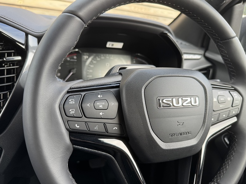 Isuzu D-Max V-Cross Commercial Automatic - N894