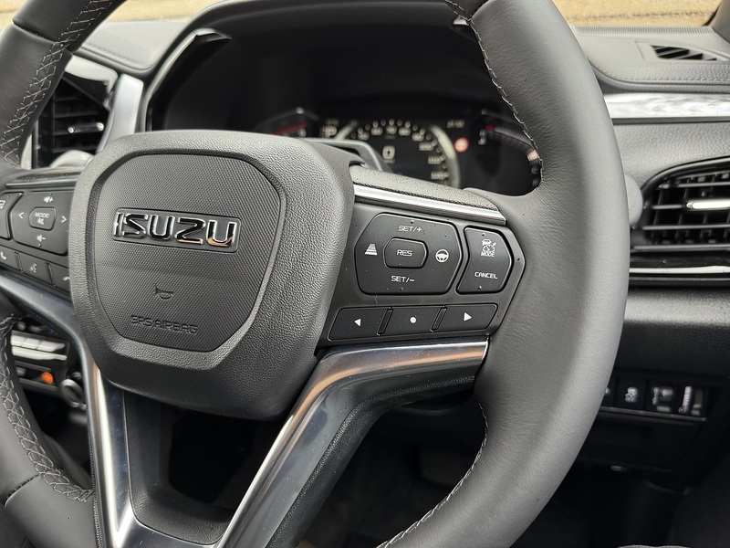 Isuzu D-Max 2026'76 DL40 D/C Commercial Auto | Brand new | 5yr warranty | 2.2 New model - N906