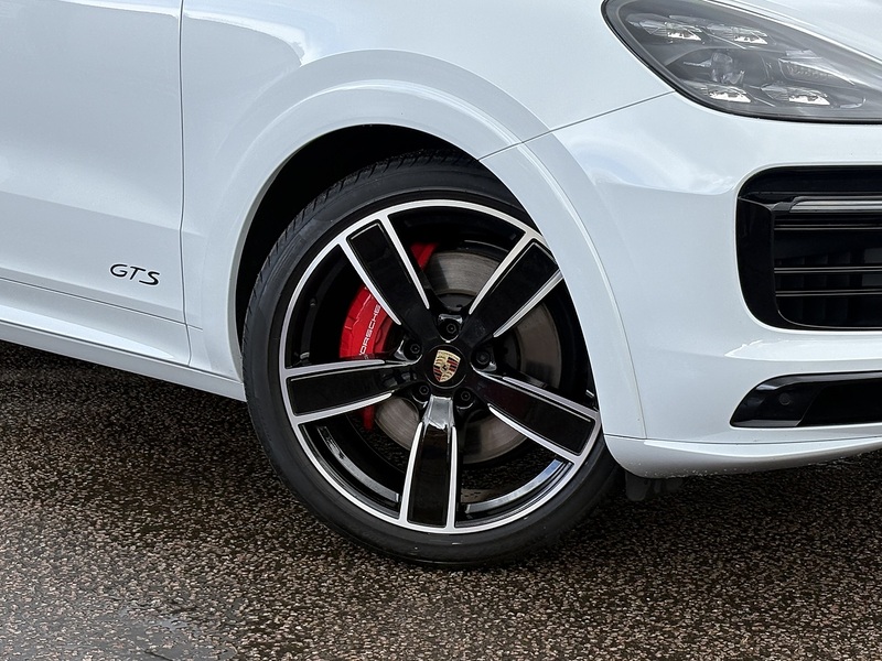 Porsche Cayenne 2023'23 T V8 GTS | Sport Chrono Pack | BOSE Surround Sound - U8648