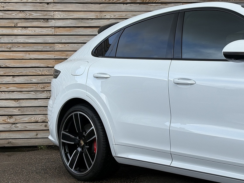 Porsche Cayenne 2023'23 T V8 GTS | Sport Chrono Pack | BOSE Surround Sound - U8648