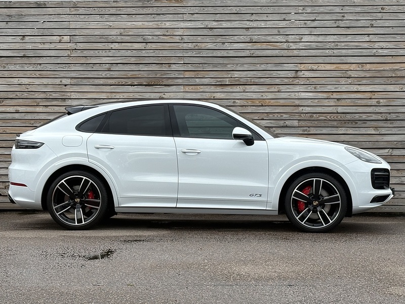 Porsche Cayenne 2023'23 T V8 GTS | Sport Chrono Pack | BOSE Surround Sound - U8648