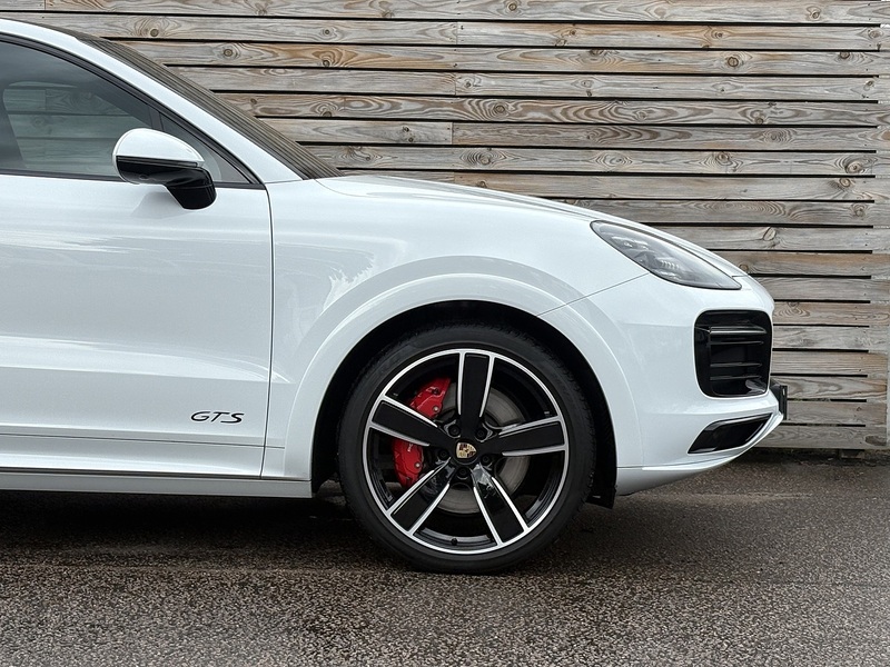 Porsche Cayenne 2023'23 T V8 GTS | Sport Chrono Pack | BOSE Surround Sound - U8648