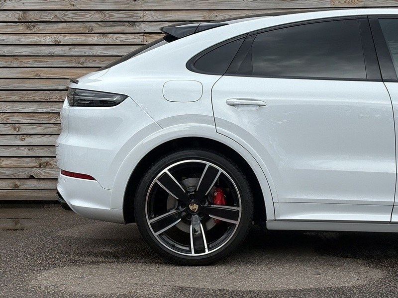 Porsche Cayenne 2023'23 T V8 GTS | Sport Chrono Pack | BOSE Surround Sound - U8648