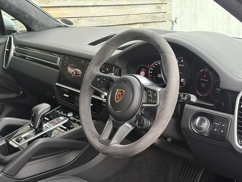 Porsche Cayenne 2023'23 T V8 GTS | Sport Chrono Pack | BOSE Surround Sound - U8648