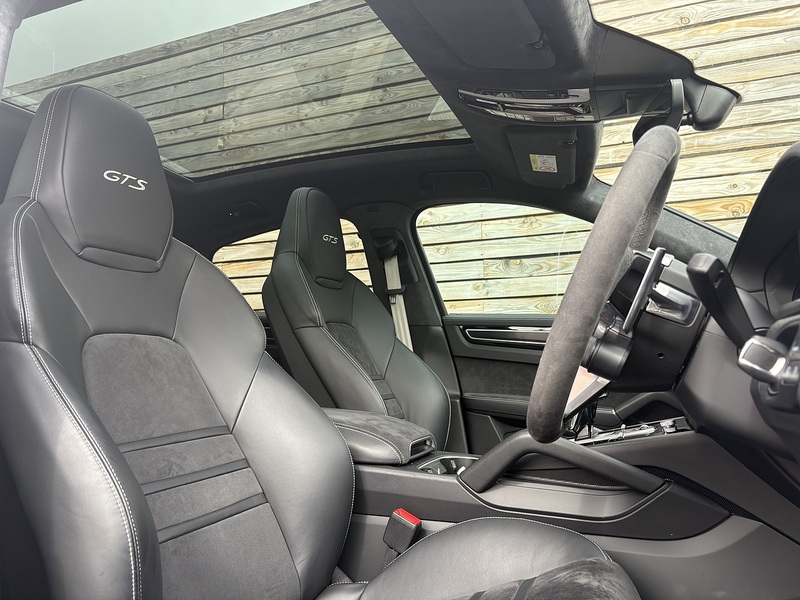 Porsche Cayenne 2023'23 T V8 GTS | Sport Chrono Pack | BOSE Surround Sound - U8648