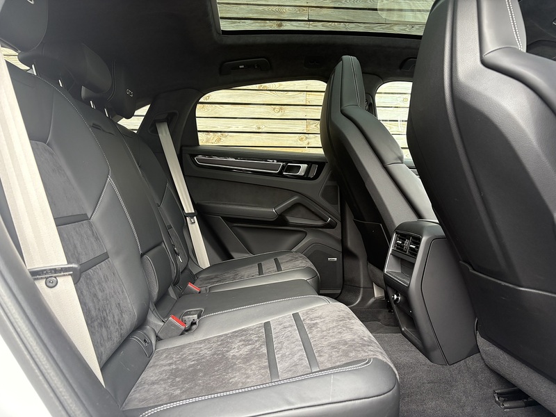 Porsche Cayenne 2023'23 T V8 GTS | Sport Chrono Pack | BOSE Surround Sound - U8648